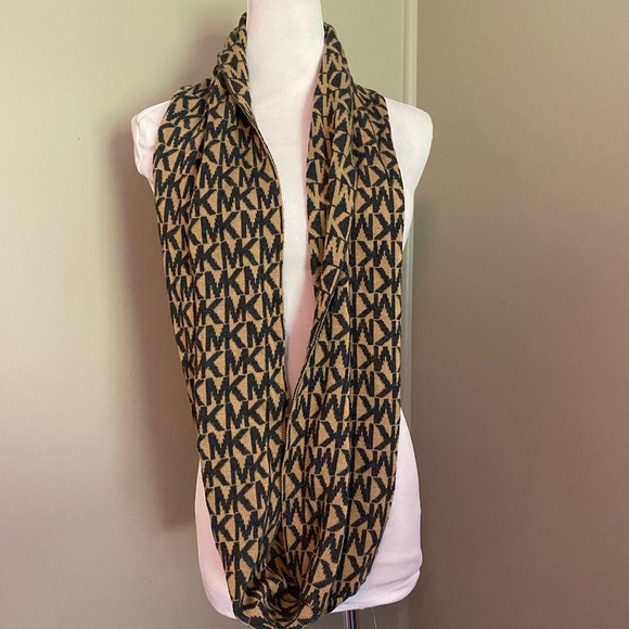 2 Michael Michael Kors Blue Black and Tan Infinity Scarfs - Picture 1 of 4